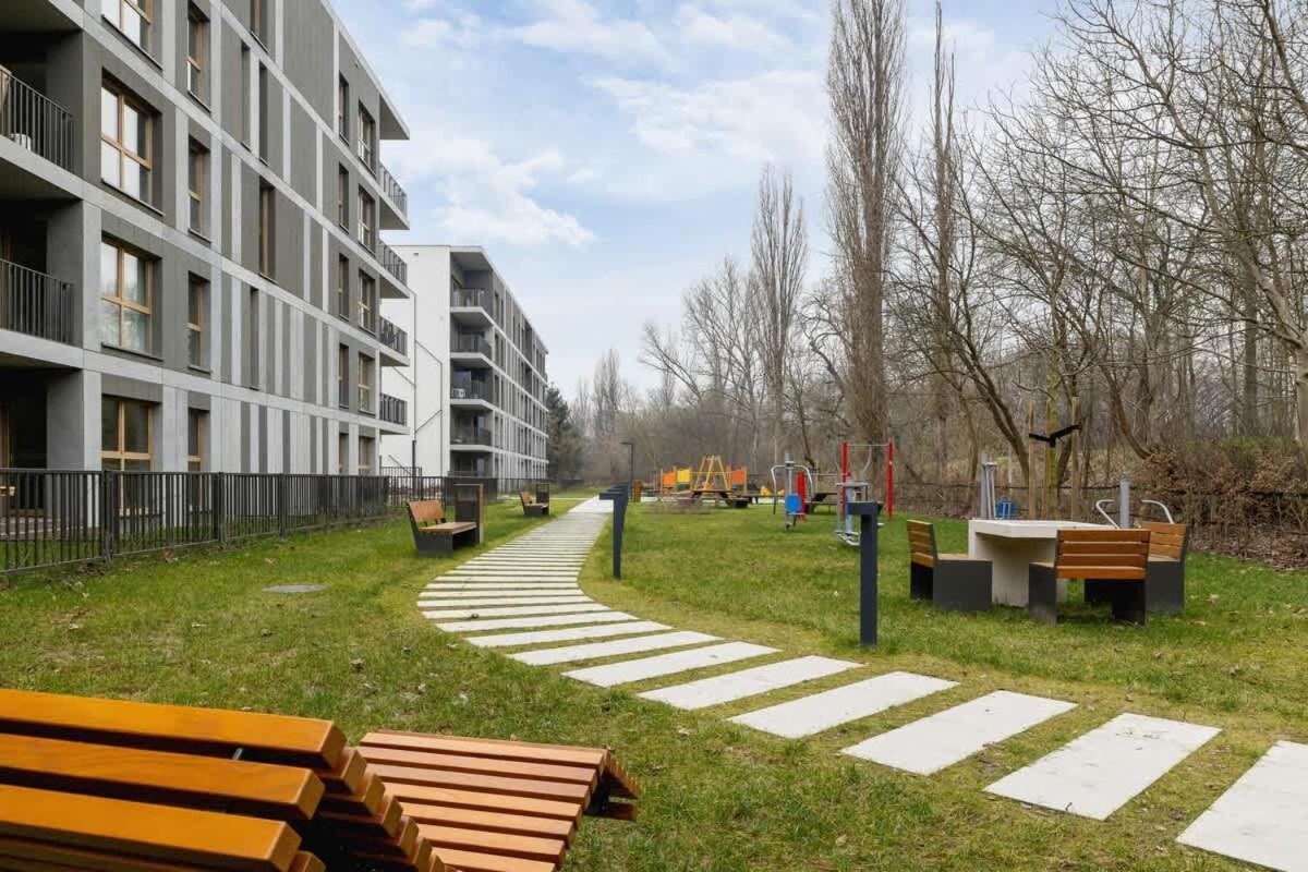 Apartment Beautiful In With Garden, Air Conditioning, Parking And Desk By Renters Prestige *