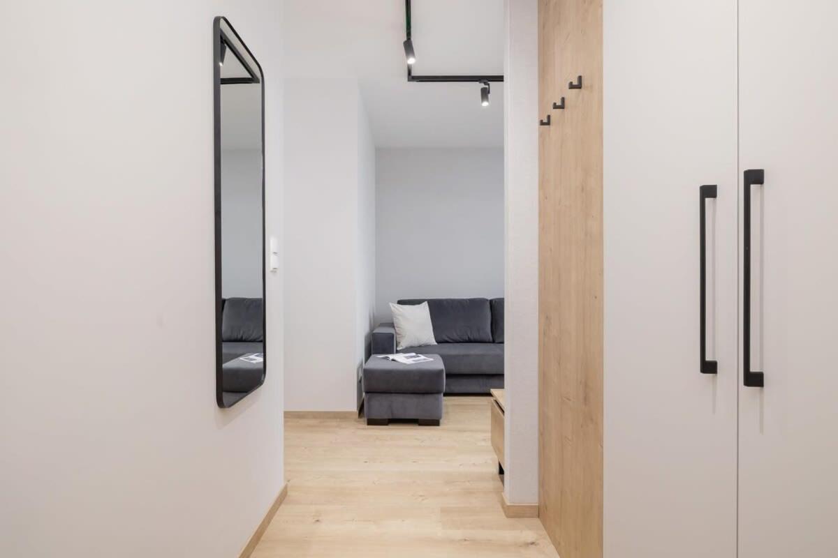 Apartment Beautiful In With Garden, Air Conditioning, Parking And Desk By Renters Prestige *
