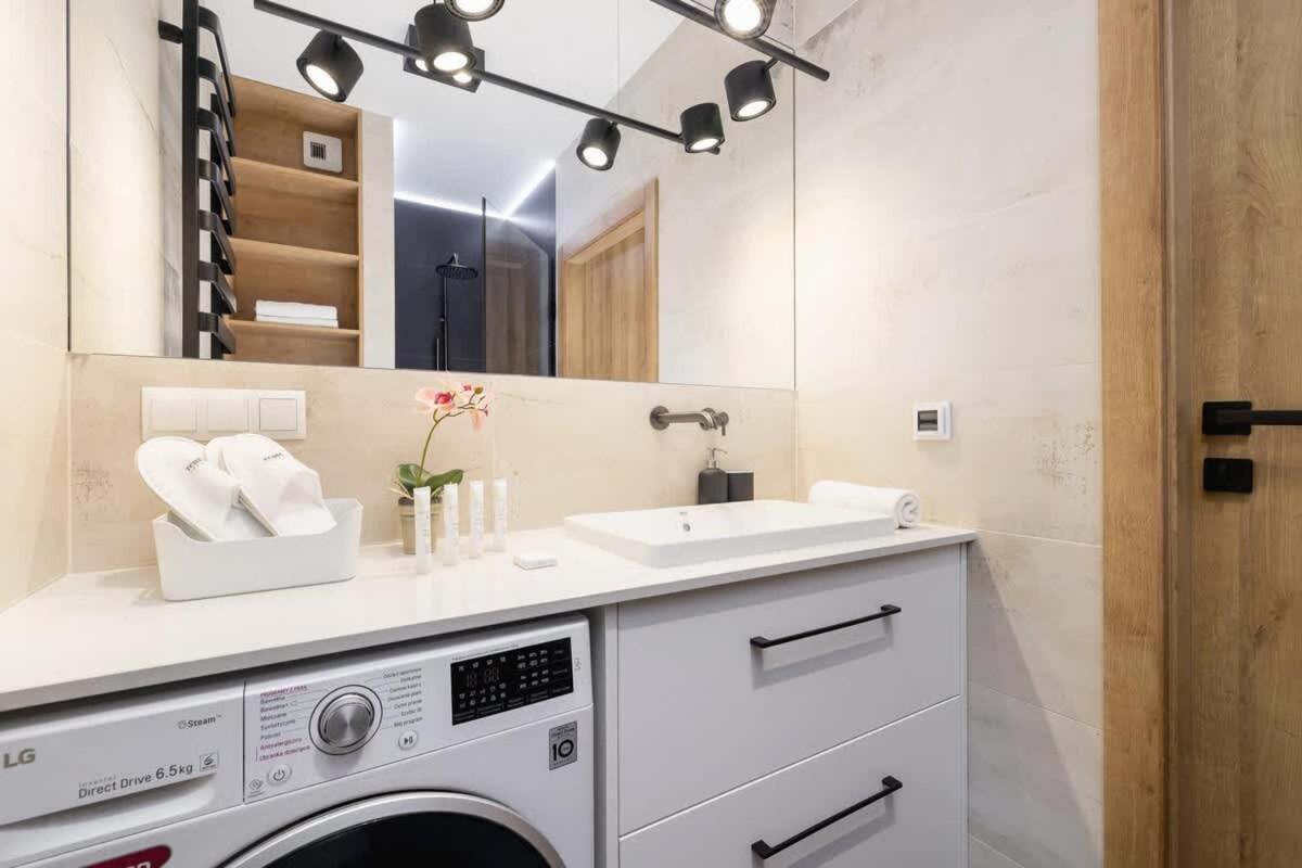 Apartment Beautiful In With Garden, Air Conditioning, Parking And Desk By Renters Prestige *