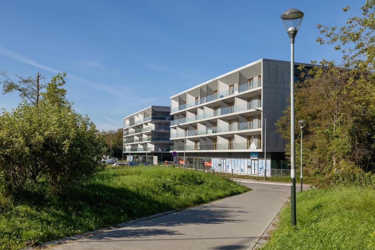 Apartment Beautiful In With Garden, Air Conditioning, Parking And Desk By Renters Prestige Krakau