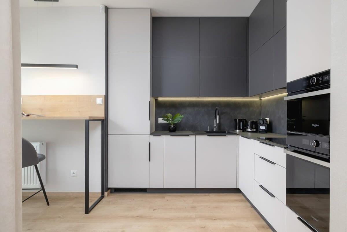 Apartment Beautiful In With Garden, Air Conditioning, Parking And Desk By Renters Prestige