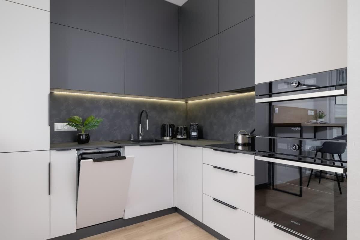 Beautiful In With Garden, Air Conditioning, Parking And Desk By Renters Prestige * Krakau