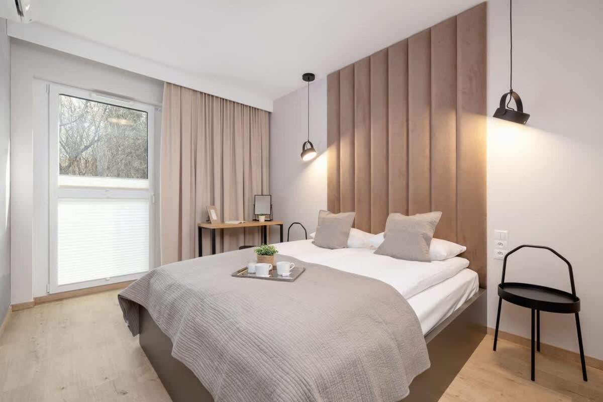 Apartment Beautiful In With Garden, Air Conditioning, Parking And Desk By Renters Prestige