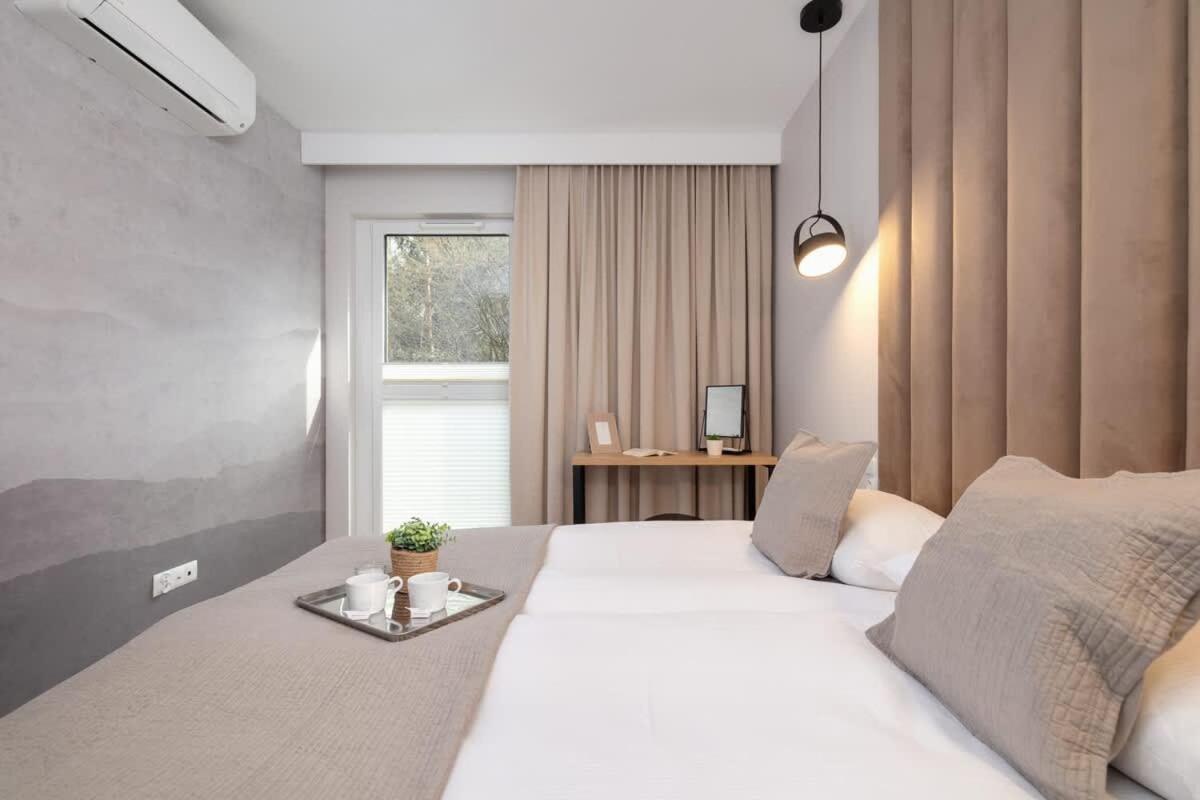 Apartment Beautiful In With Garden, Air Conditioning, Parking And Desk By Renters Prestige